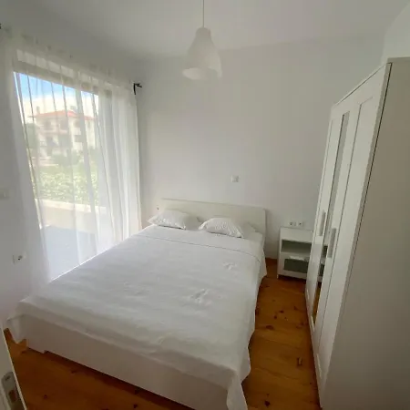 Apartment F.r. House